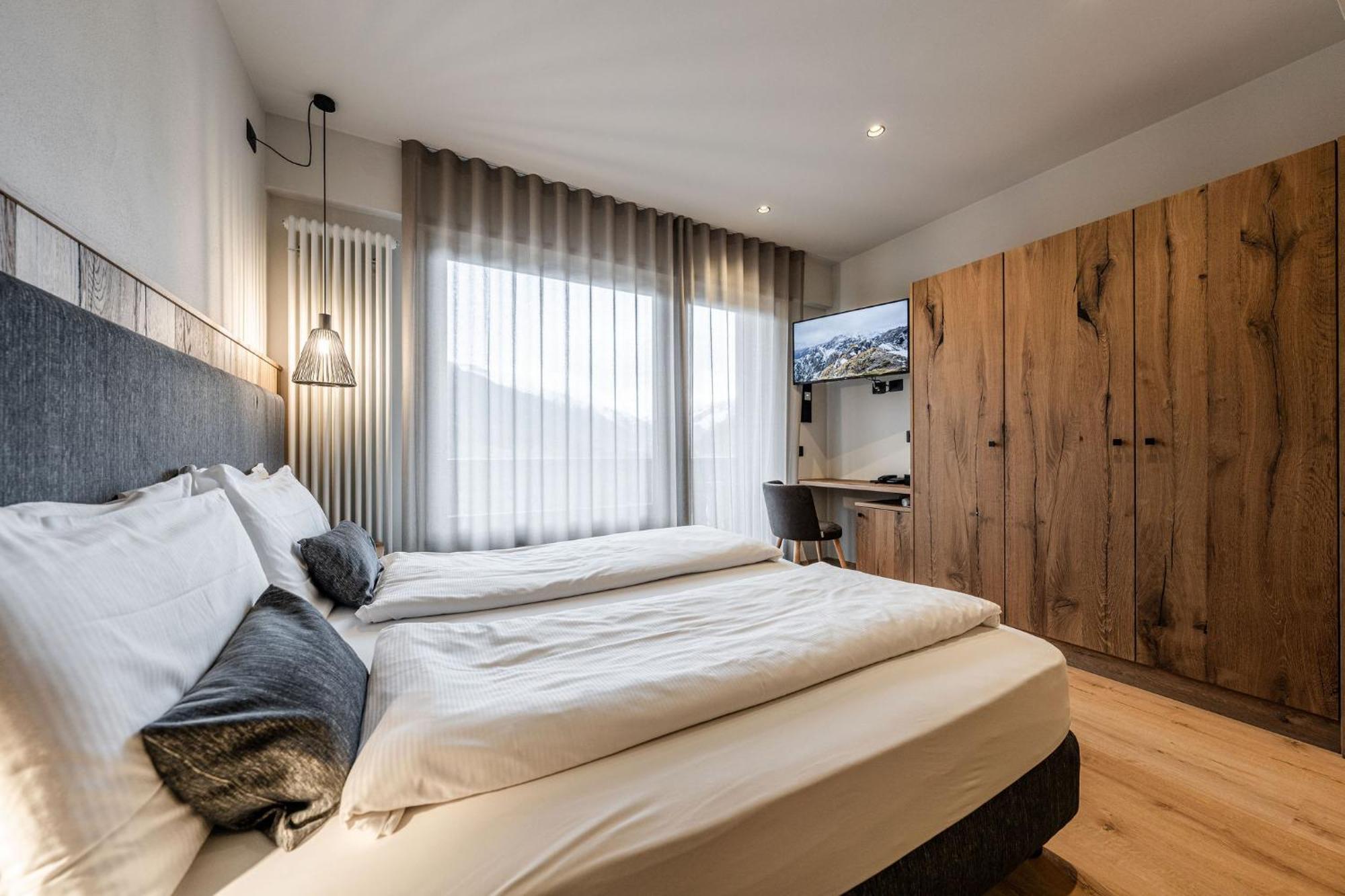 Eccher Hotel