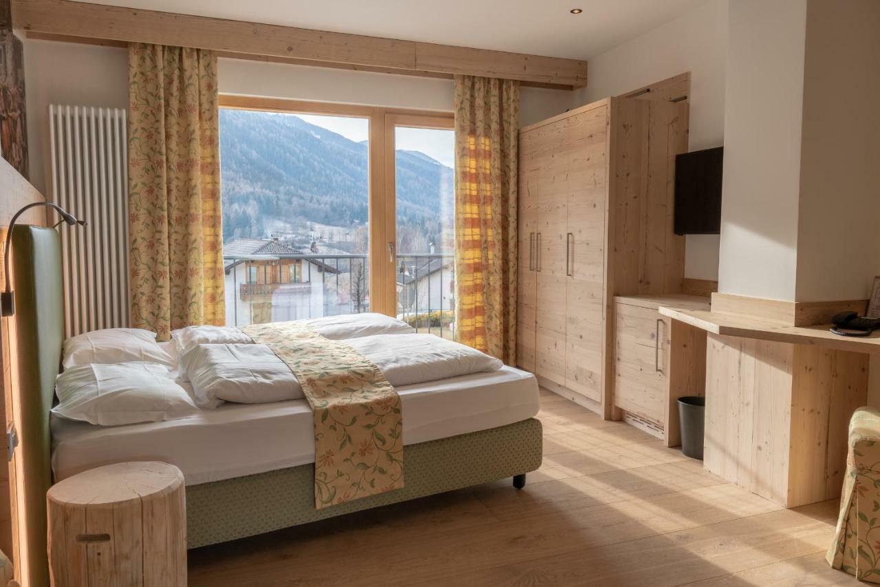 Eccher Hotel